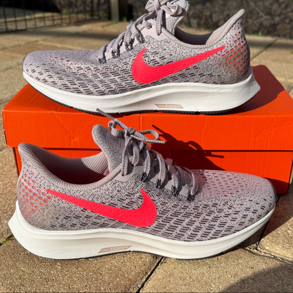 NWT Nike Women's Air Zoom Pegasus 35 
Size 7.5 M Particle Rose/Flash Crimson